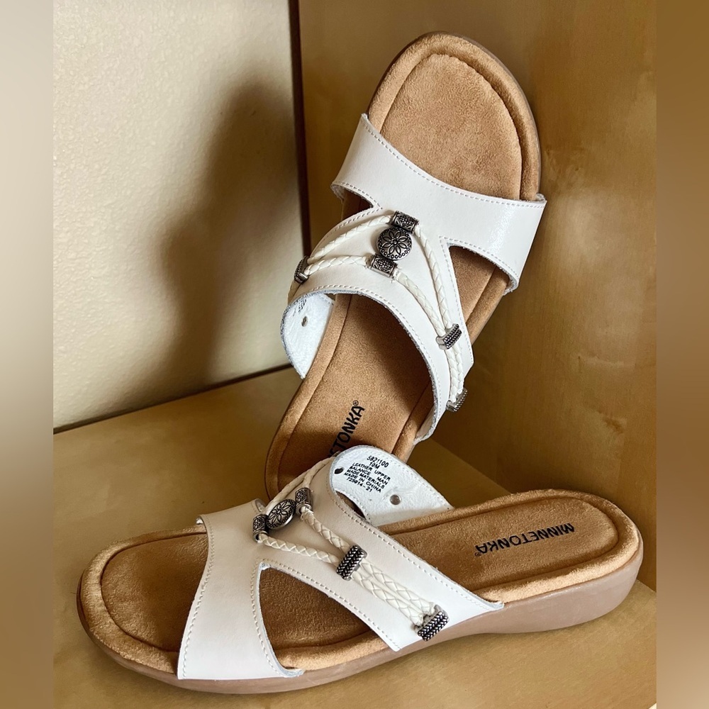 Minnetonka Women's Silverslide White Slide Sandals with Silver Metallic Accents - Picture 2 of 8